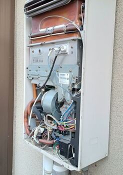 13687 湯沸かし器202311-2.jpg